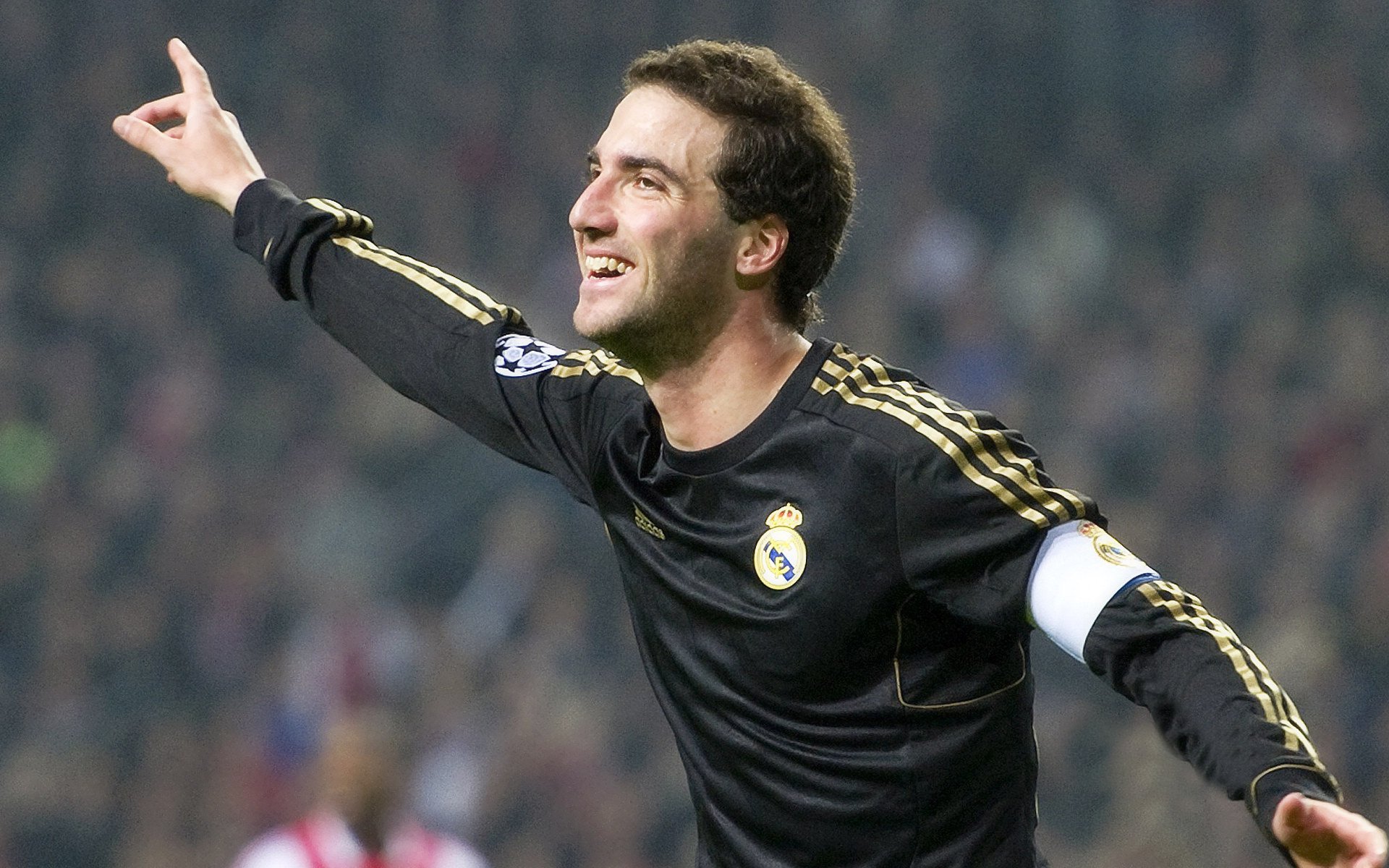 爱游戏真人体育娱乐-乡村荒野骑马赛，驰骋在原生态的绿色天堂，骑马赛马视频